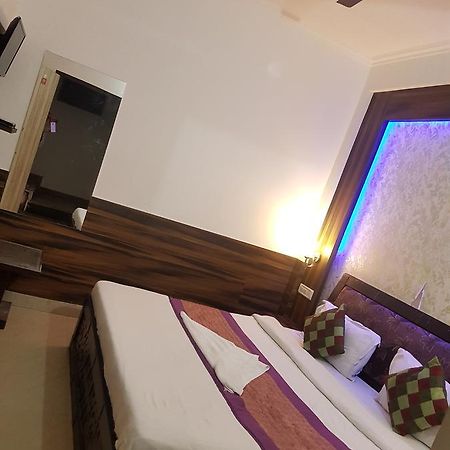 Hotel Perfect Palace Нью-Дели Экстерьер фото