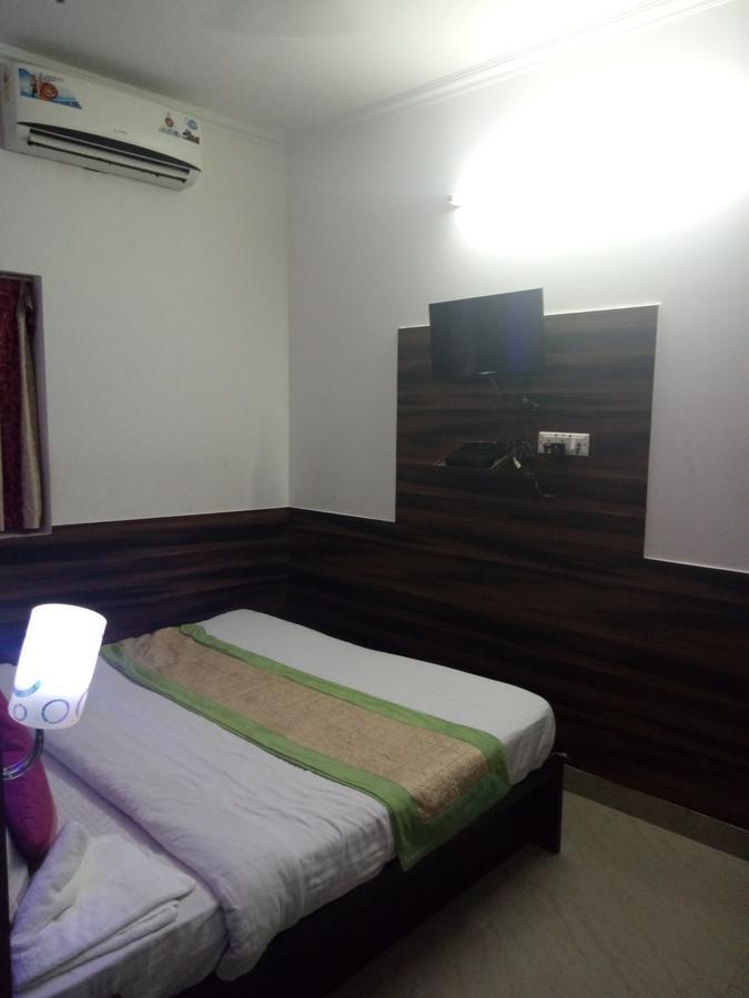 Hotel Perfect Palace Нью-Дели Экстерьер фото
