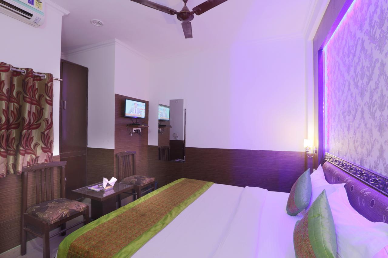 Hotel Perfect Palace Нью-Дели Экстерьер фото