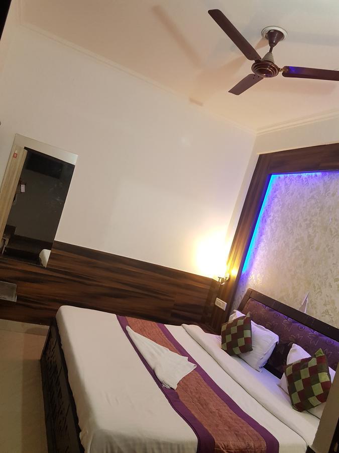 Hotel Perfect Palace Нью-Дели Экстерьер фото