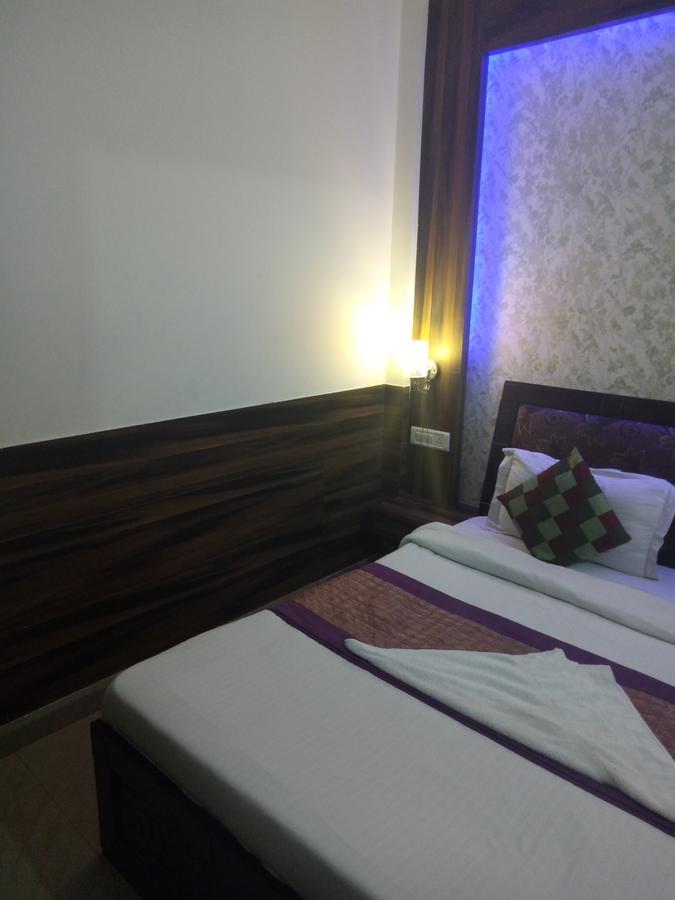 Hotel Perfect Palace Нью-Дели Экстерьер фото