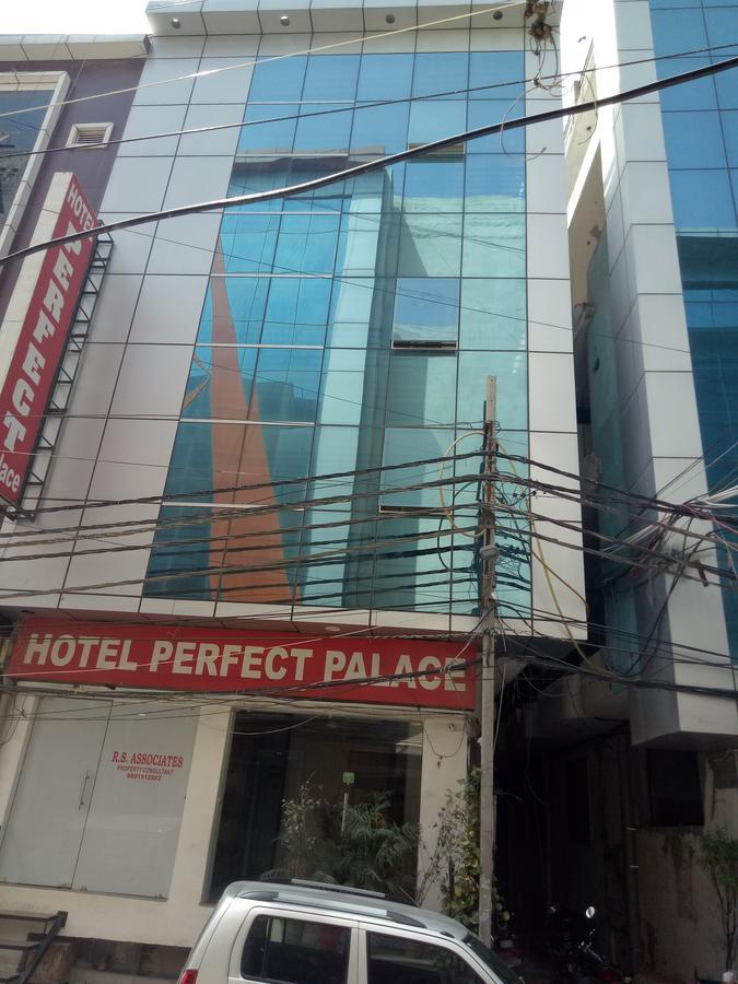 Hotel Perfect Palace Нью-Дели Экстерьер фото