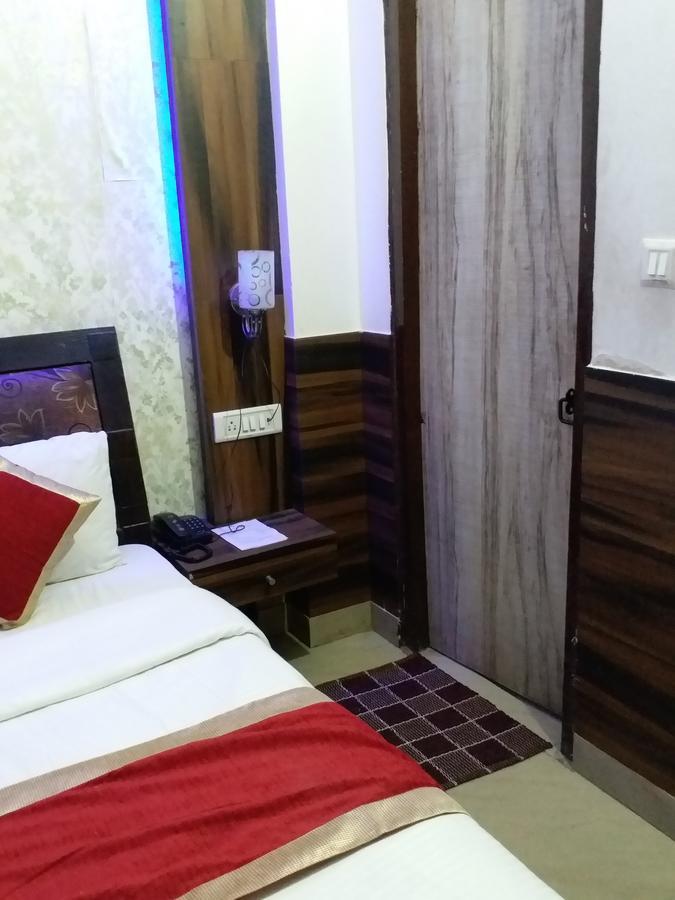 Hotel Perfect Palace Нью-Дели Экстерьер фото