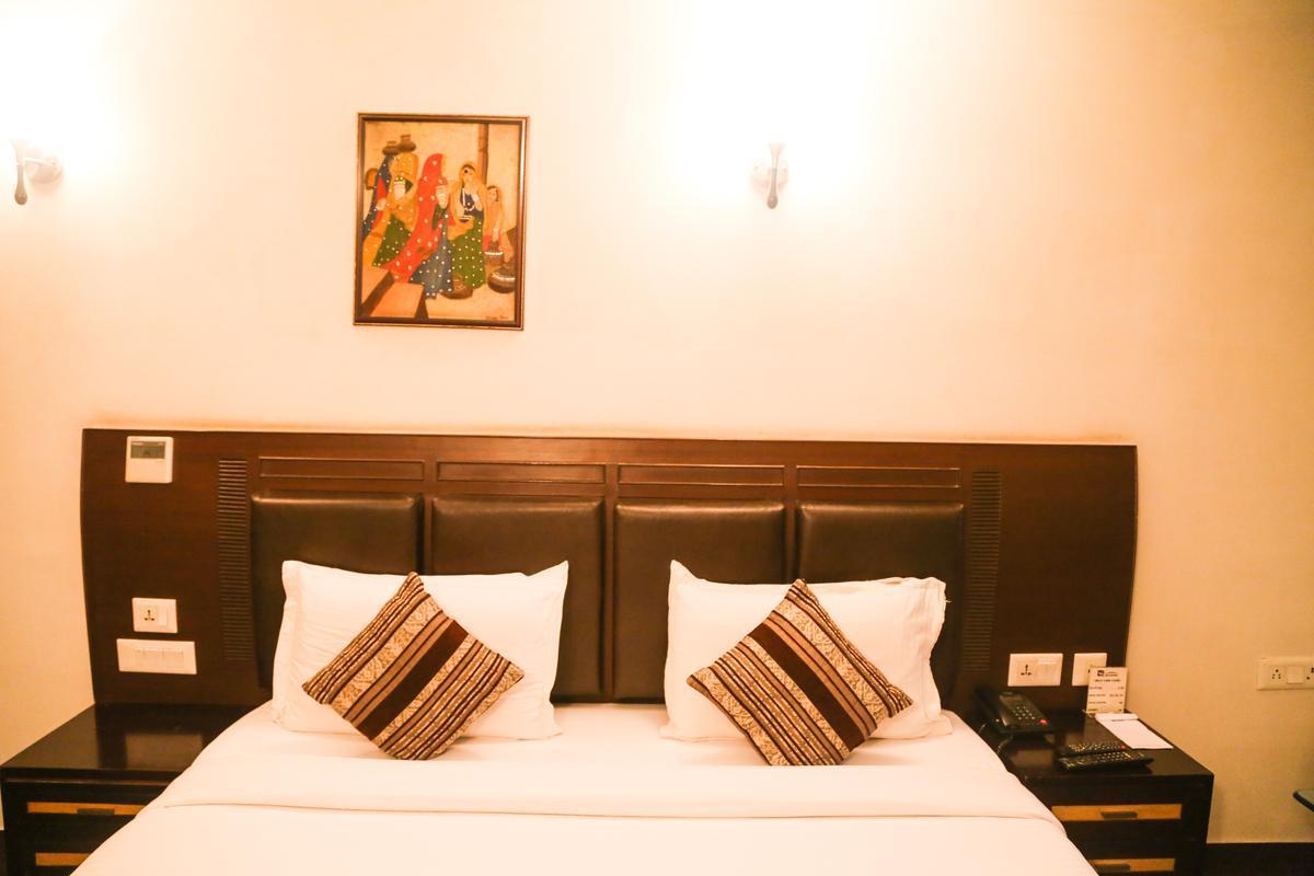 Hotel Perfect Palace Нью-Дели Экстерьер фото